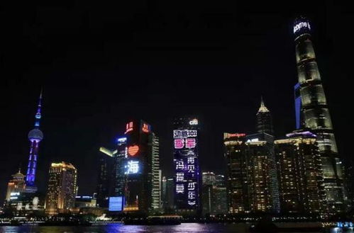 馮提莫喜提東方風云榜季軍,還登上海地標大屏廣告宣傳,排面十足